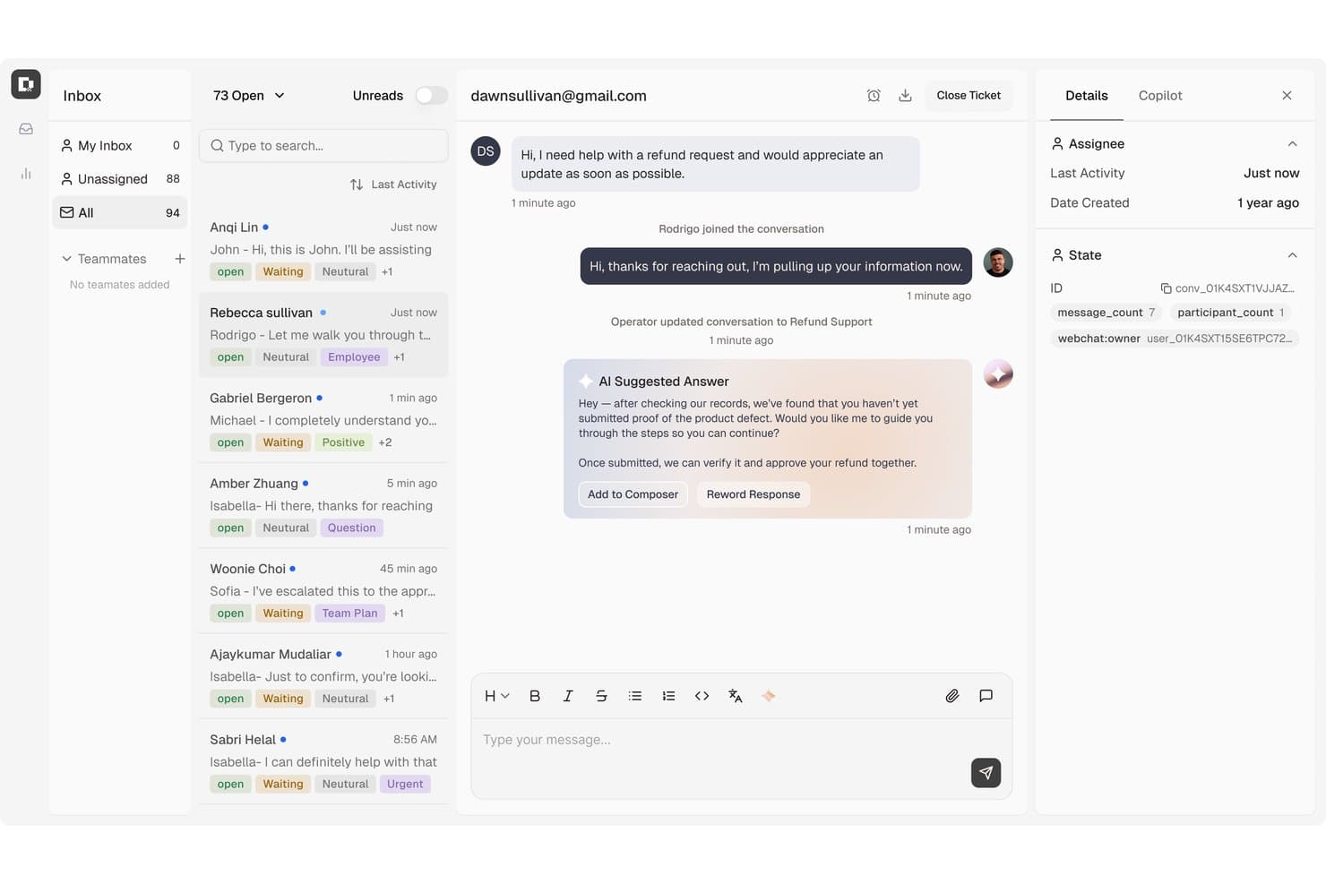 Postvak IN van de Botpress-helpdesk met door AI voorgesteld antwoord op een verzoek om terugbetaling en een paneel met gespreksdetails.