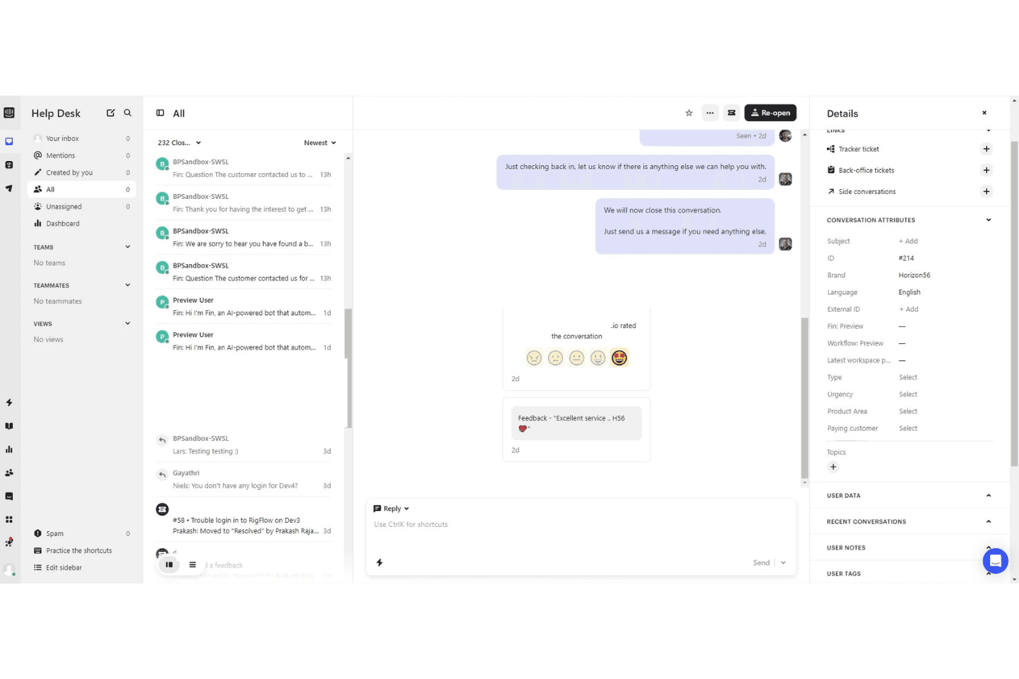 Intercoms helpdeskgränssnitt som visar en konversationslista, chattmeddelanden och en detaljpanel.