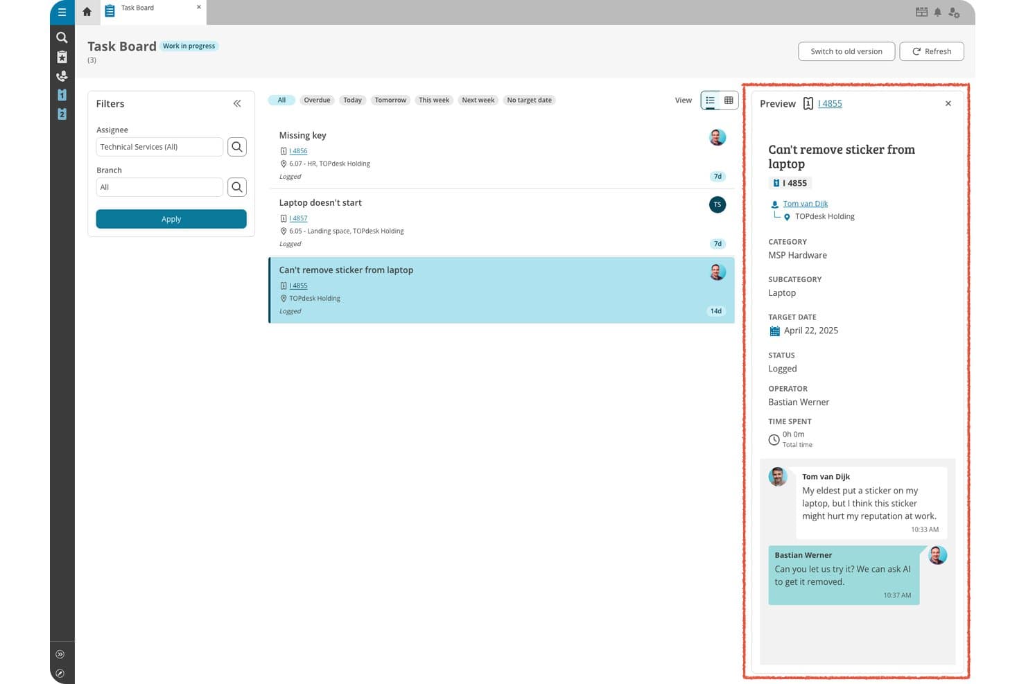 TOPdesks opgavetavle viser tre IT-tickets med et åbent panel til forhåndsvisning af detaljer.